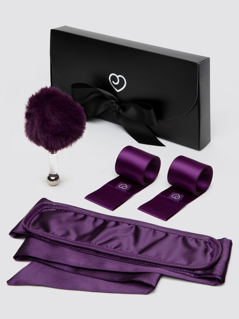 85131.jpg Lovehoney Tie and Tease Pillow Present Bondage Kit (3 Piece) - Image 1