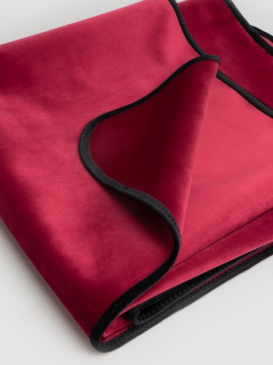 88577.jpg Liberator Regular Fascinator Merlot Moisture-Proof Throw - Image 1